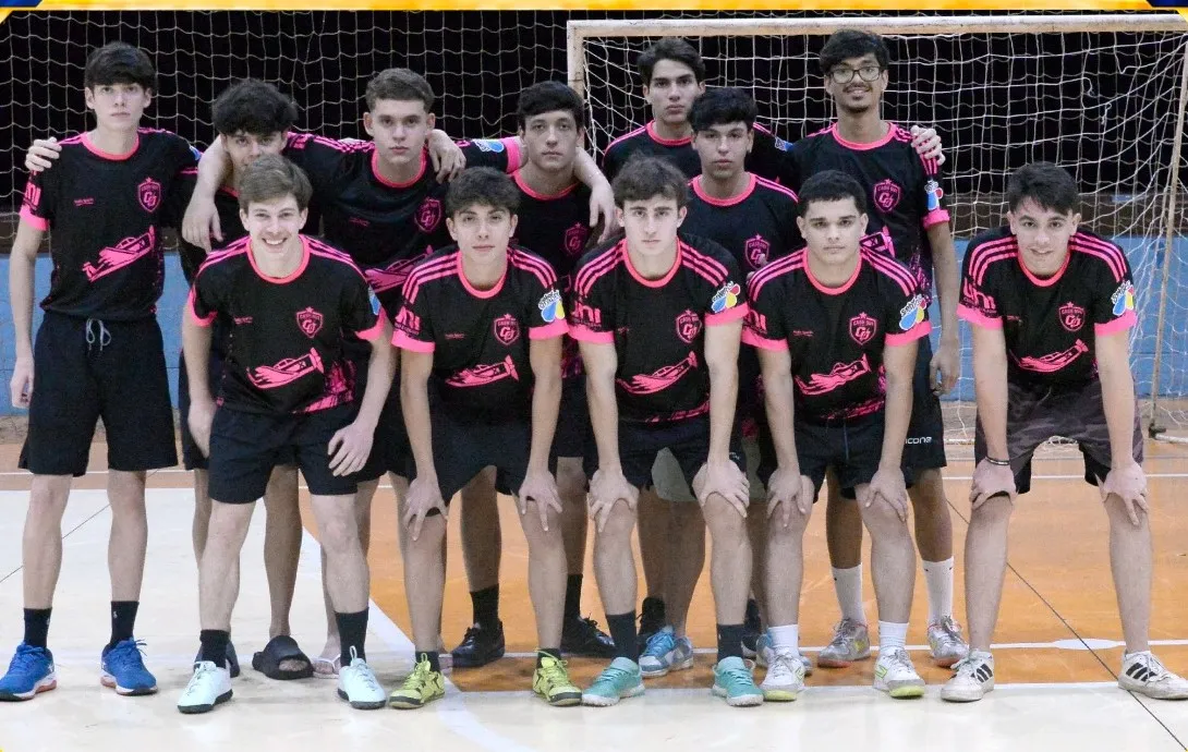 Time de futsal do Uni no torneio interno