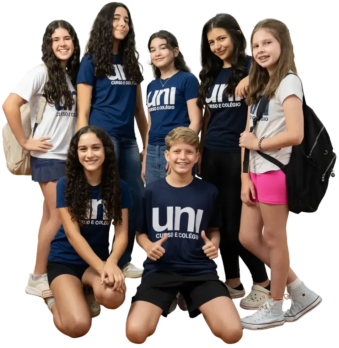 Grupo de estudantes do Curso e Colégio Uni